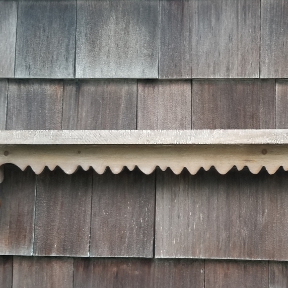 Distressed white washed rustic farmhouse country scalloped edge thin wall shelf - Picture 8 of 12